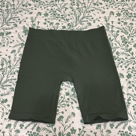 Free People seamless rib bike short - size M/L - Picture 2 of 3